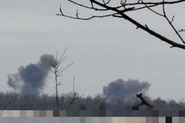 Окупанти завдали трьох ударів по району Запоріжжя: після вибухів здійнявся дим. Фото