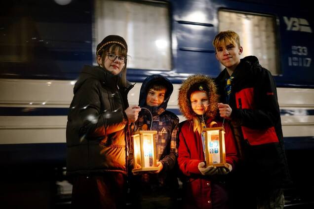 Вифлеемский огонь мира прибыл в Киев: первые подробности