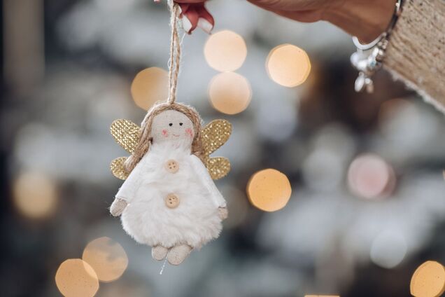 Елочные талисманы для каждого знака зодиака: чем лучше украсить зеленую красавицу в 2026 году