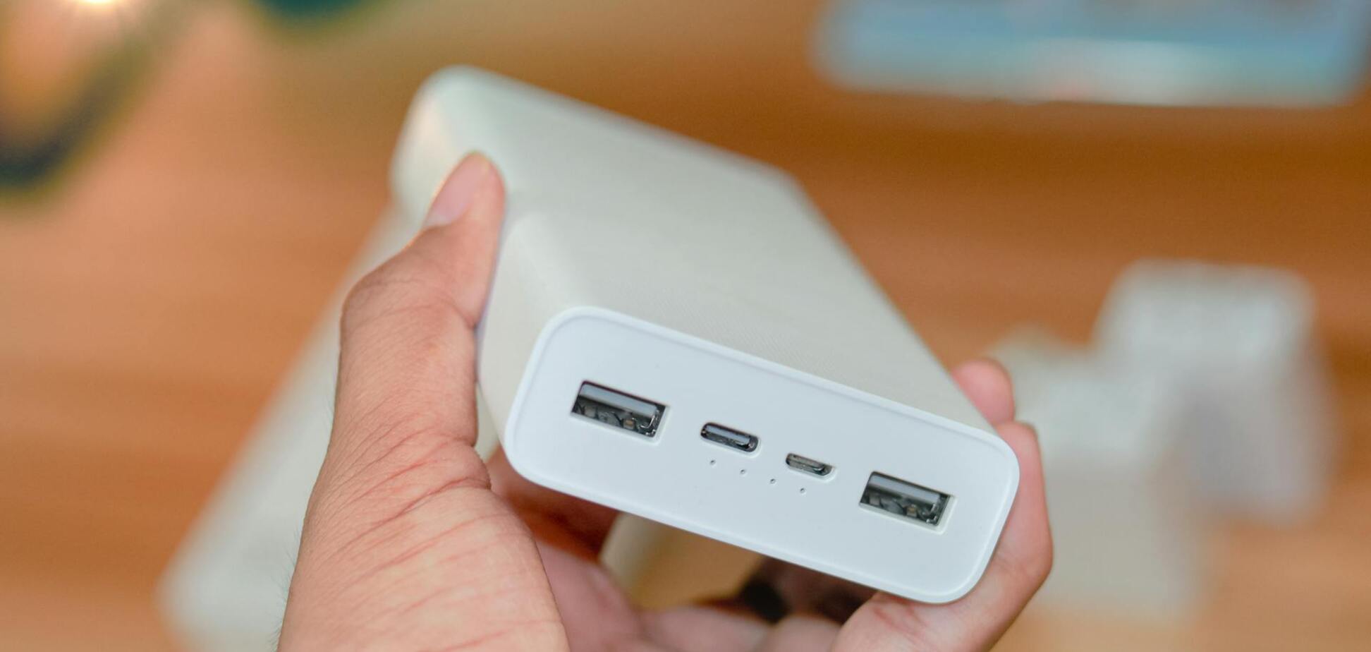 Повербанки з таким портом треба міняти: в чому проблема