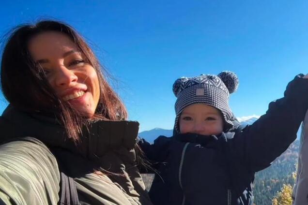 Жена Билецкого рассказала, как поддерживает отношения с ним во время войны