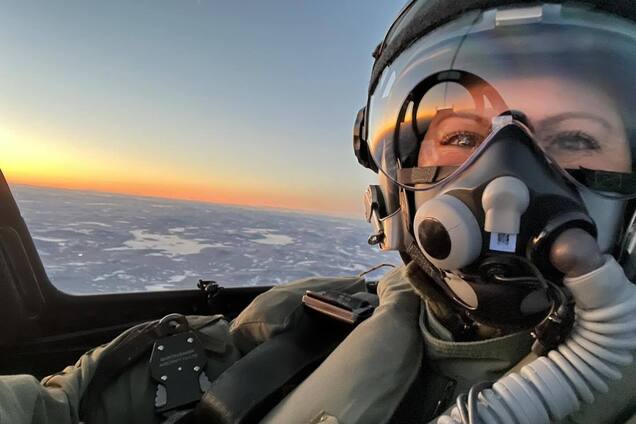 Овладела JAS 39 Gripen: шведская кронпринцесса, которая встречалась с украинскими воинами, прошла обучение в Воздушных силах. Фото и видео