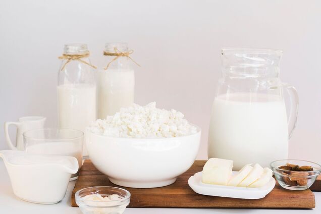 Ілюстрація - молоко, сир та кефір