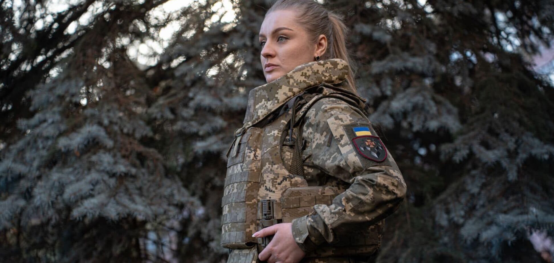 Українським військовослужбовицям почнуть видавати жіночі бронежилети: коли це станеться
