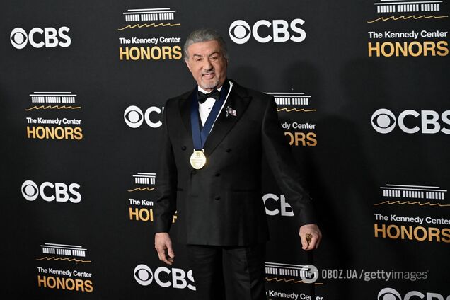 79-летний Сильвестр Сталлоне впервые вышел на красную дорожку с тростью и напугал фанатов: что с ним произошло