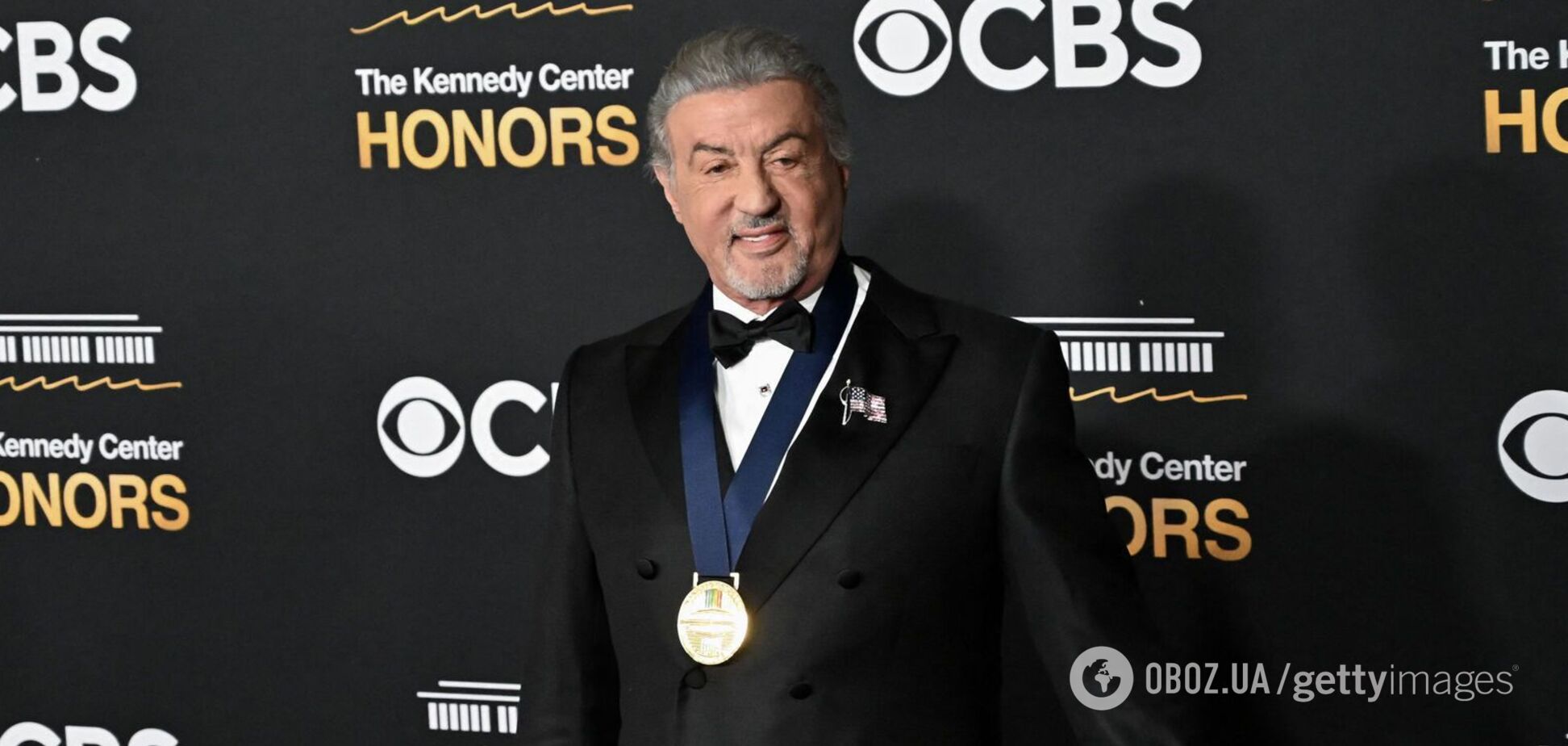 79-річний Сильвестр Сталлоне вперше вийшов на червону доріжку з тростиною та налякав фанатів: що з ним сталося