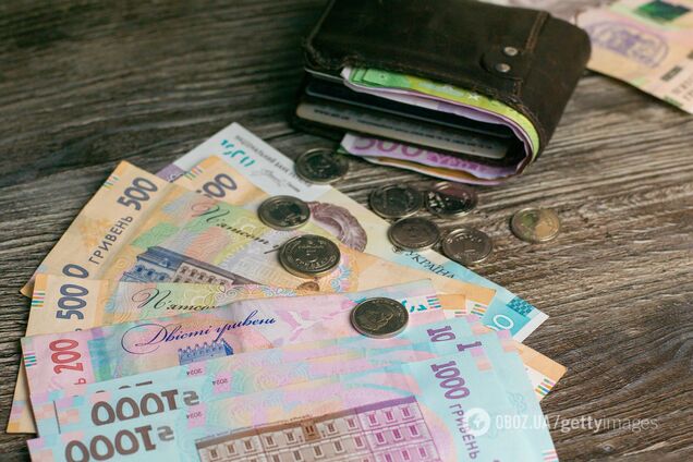 Купюри та монети гривні. Ілюстрація