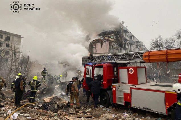 ГСЧС показала фото с места трагедии в Полтаве, где российская ракета убила спящих людей