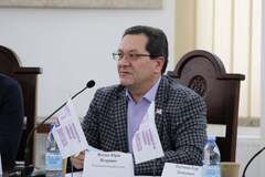 Пьяным пел российские песни и напал на журналистку: в Ровенской области досрочно уволили с должности мэра Острога