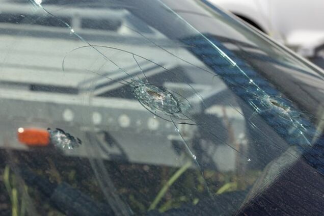 Оккупанты атаковали авто коммунальной службы в Херсонской области: пострадали двое работников