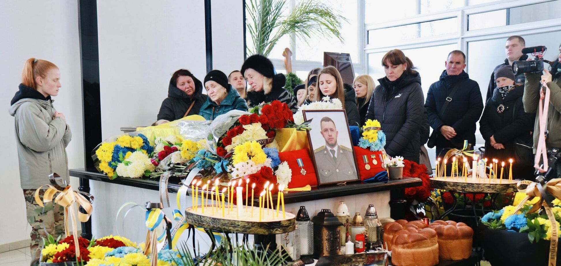 З перших днів на війні заслужив повагу та авторитет: в Івано-Франківську попрощалися з військовим Максимом Ємцем. Фото і відео