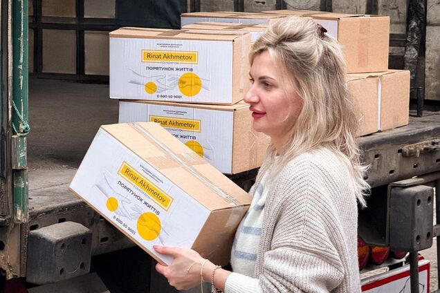 В Каменское для переселенцев из Селидовской громады привезли помощь от Фонда Рината Ахметова