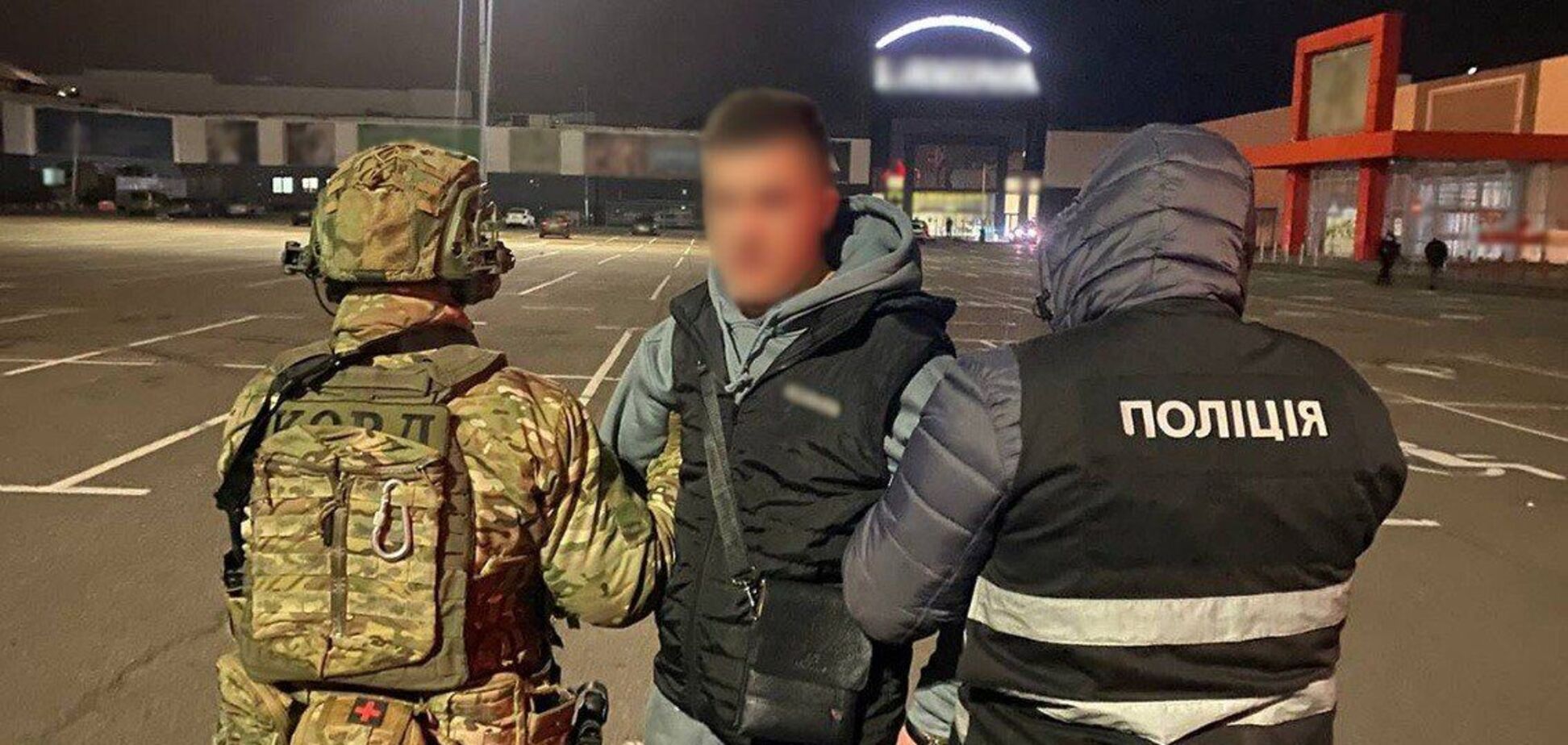 Погрожували відкрити вогонь: на Чернігівщині затримали двох зловмисників, які 'по-особливому' рятували від мобілізації чоловіків. Фото