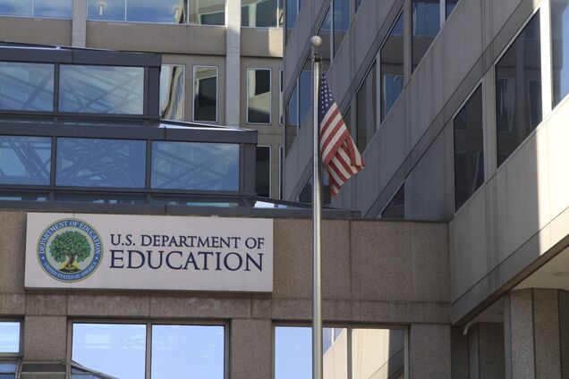 Команда Маска разорвала почти сотню контрактов в министерстве образования США: кого коснутся сокращения