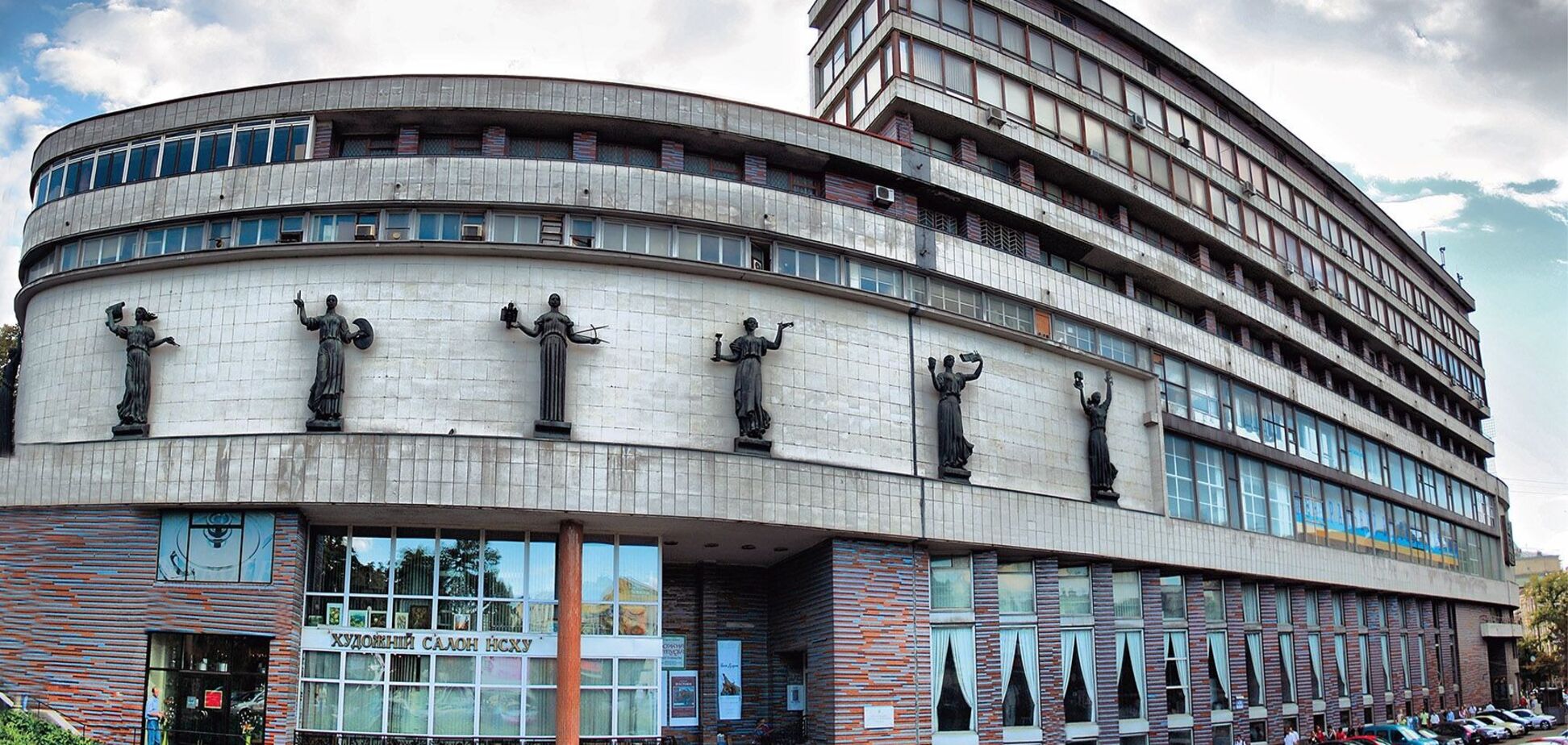 Кто и как наживается на Союзе художников Украины?