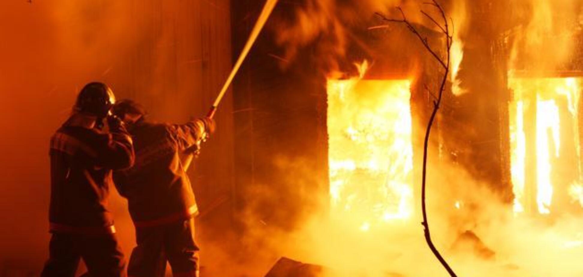 Окупанти вдарили по об’єкту критичної інфраструктури на Чернігівщині: сталася пожежа, є поранені