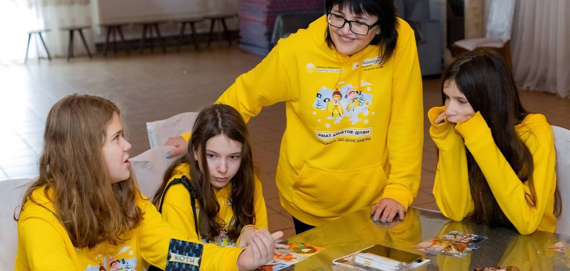 'Вчимо вивільняти травмуючі емоції': як психологи Фонду Ріната Ахметова допомагають дітям пережити наслідки війни