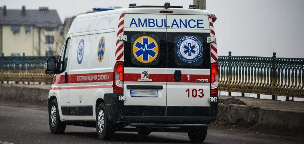 В Ужгороді прохожий жорстоко побив водія-інваліда після наїзду на електросамокат: всі обставини інциденту. Відео