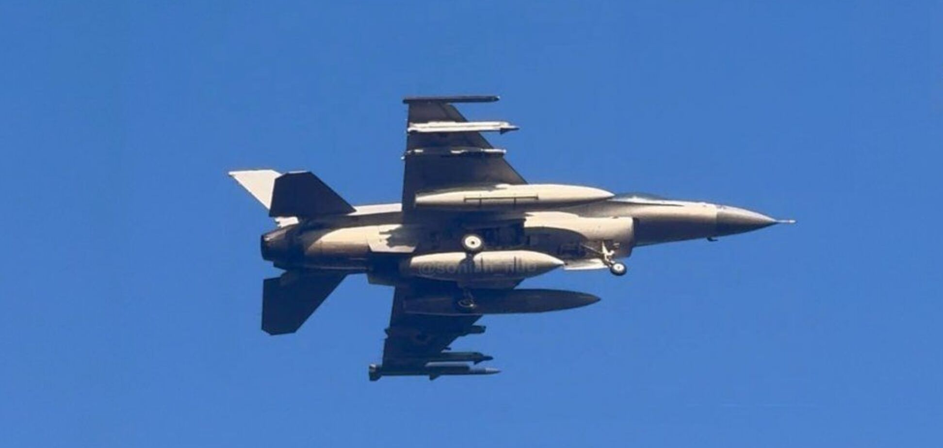 Воздушные силы обнародовали первое фото F-16 с боевых вылетов: что видно на подвесках. Фото