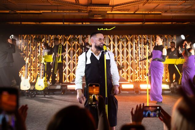 Як пройшла презентація нового альбому MONATIK, де зібрався зірковий бомонд: лот за 100 тисяч грн й унікальна сцена-рамка