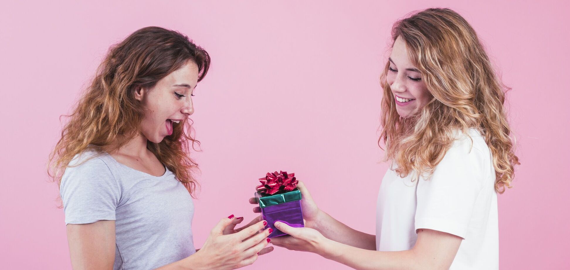 С Днем женской дружбы: красивые поздравления