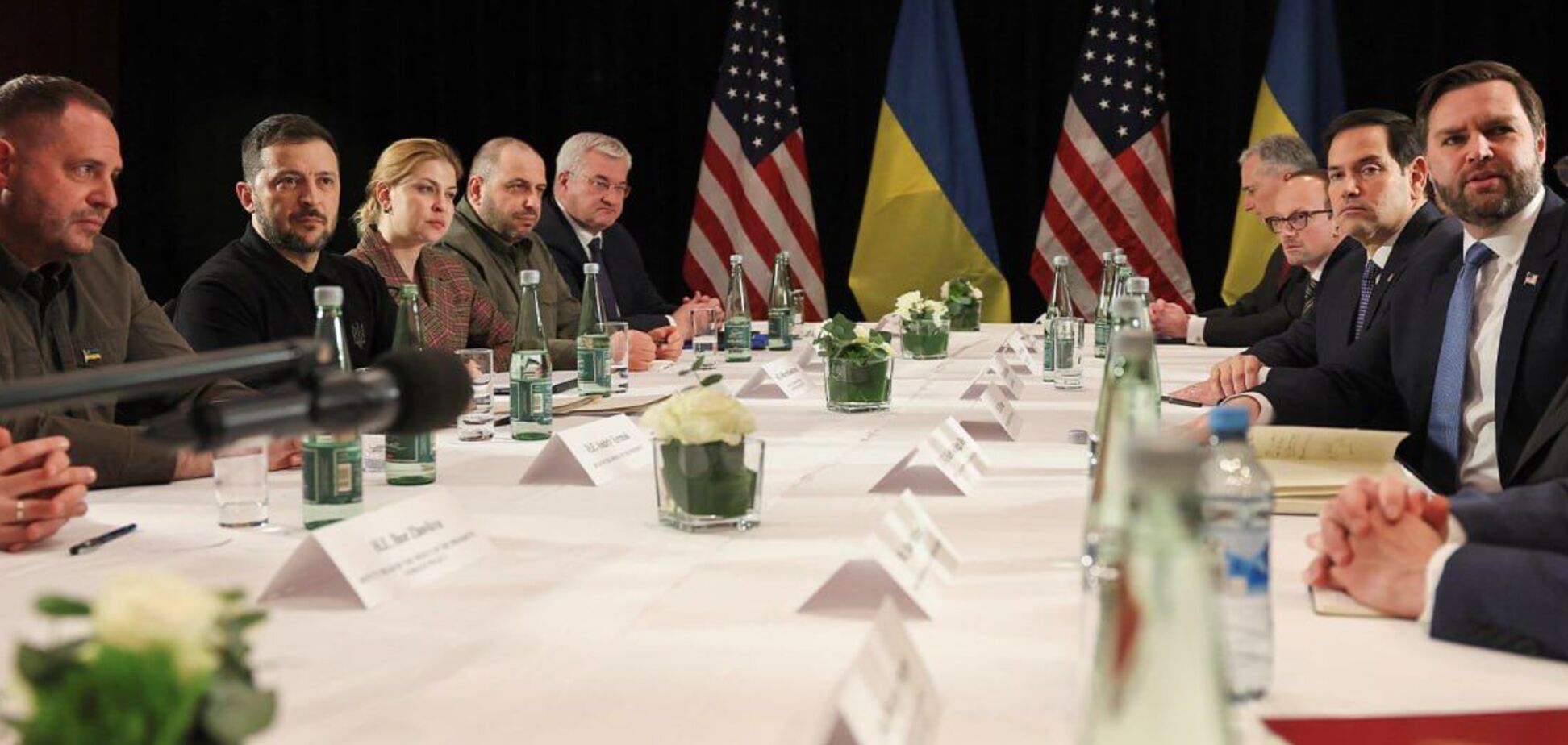 'Хотим достичь продолжительного мира': подробности встречи Зеленского с вице-президентом США в Мюнхене. Фото