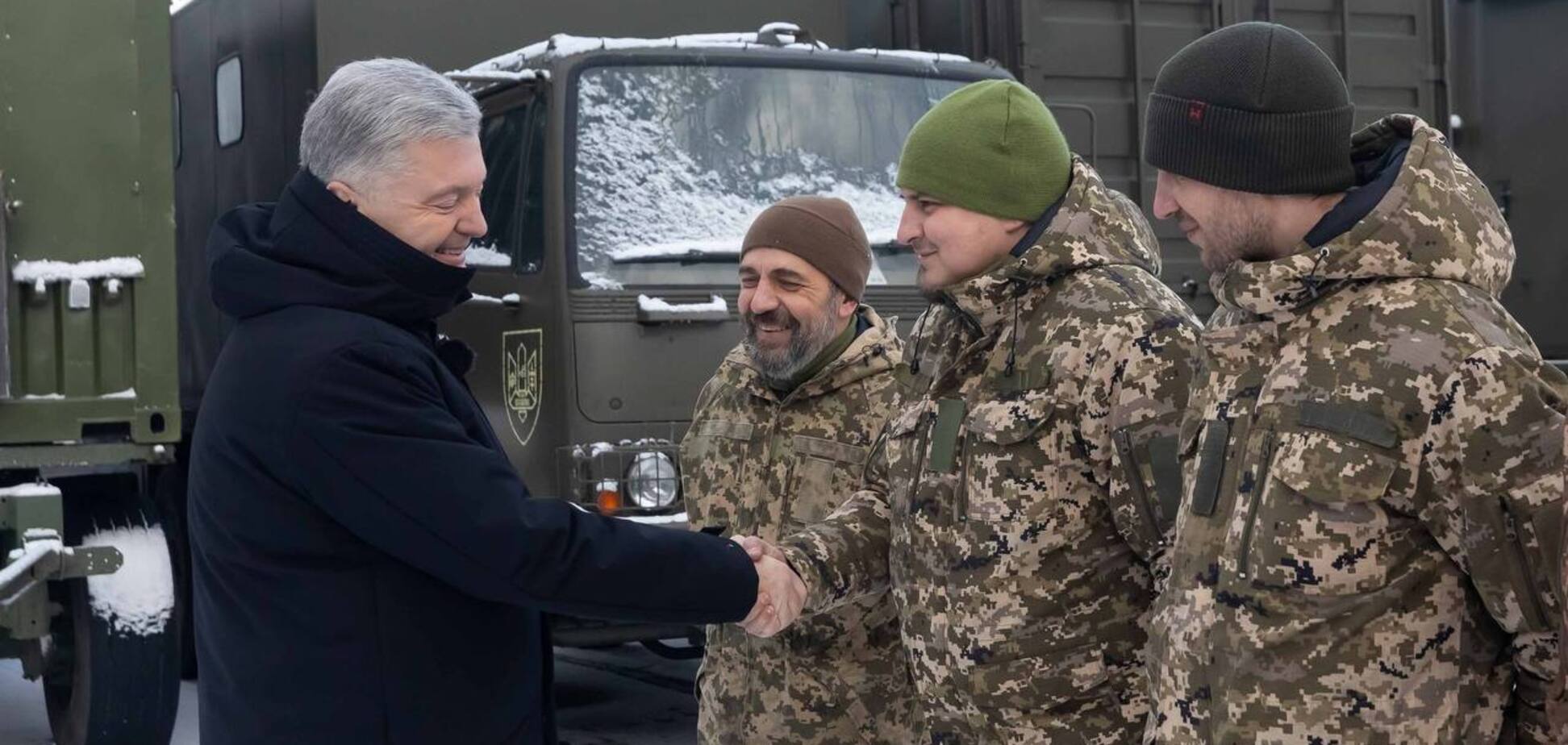 'Бьемся за свою землю': Порошенко передал ВСУ пять комплексов 'Ай-Петри'. Фото