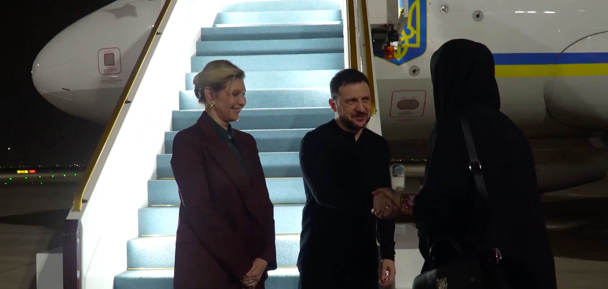 Подружжя Зеленських прибуло до ОАЕ: обговорять повернення полонених, інвестиції та гумдопомогу. Відео