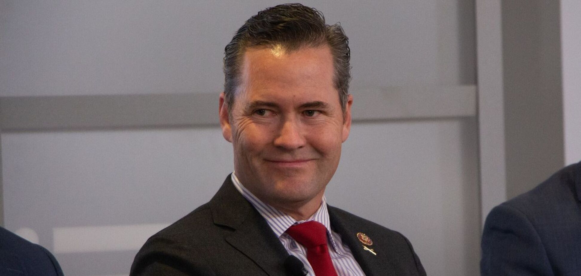 Не только Signal: Уолтц использовал личную электронную почту на Gmail для получения секретных материалов