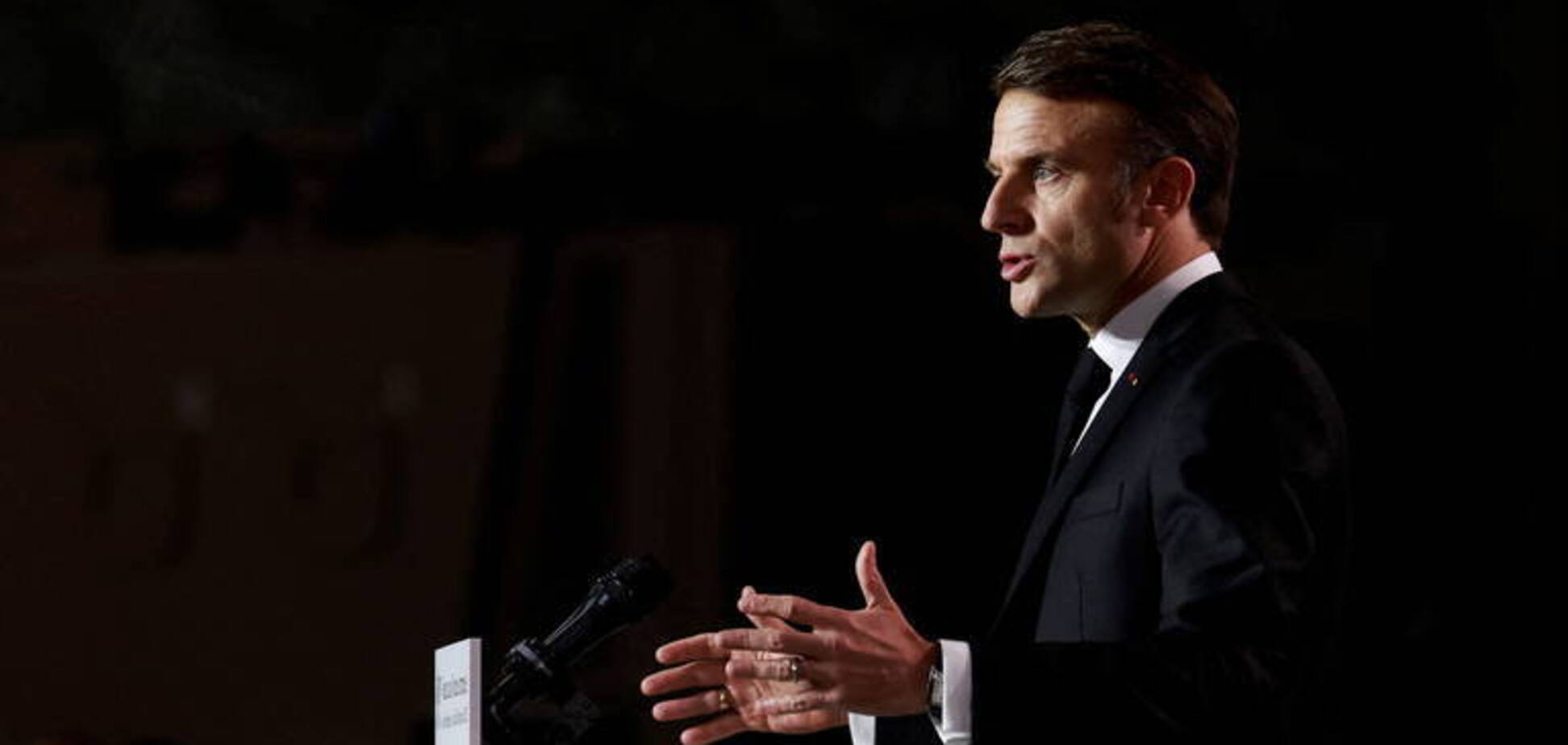 Мирный договор не может означать капитуляцию Украины, – Макрон