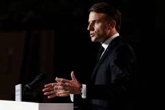 Мирний договір не може означати капітуляцію України, – Макрон