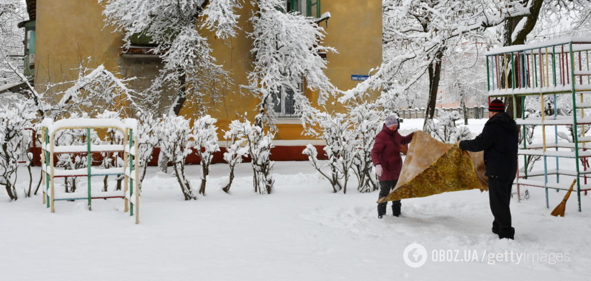 'Совкова' традиція вибивати килими у дворах: як з’явилася і чому зараз це безглуздя