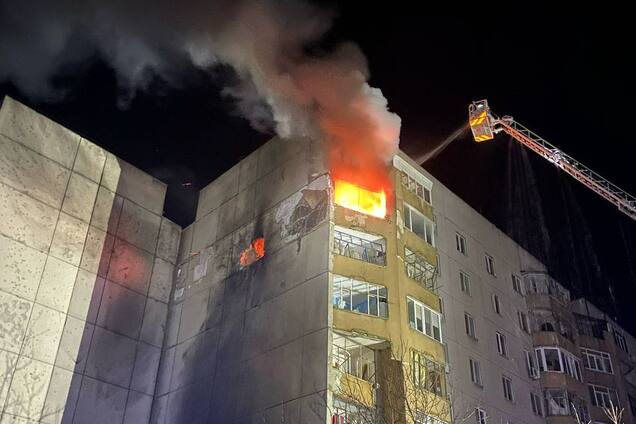 В Кировоградской области вражеский дрон попал в многоэтажку: пострадали мать и двое детей. Фото и видео