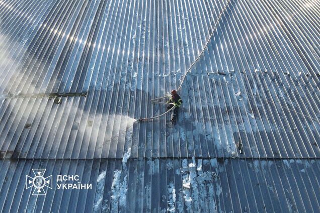 Є осередки тління: на ЧАЕС шостий день ліквідовують наслідки російської атаки. Фото і відео