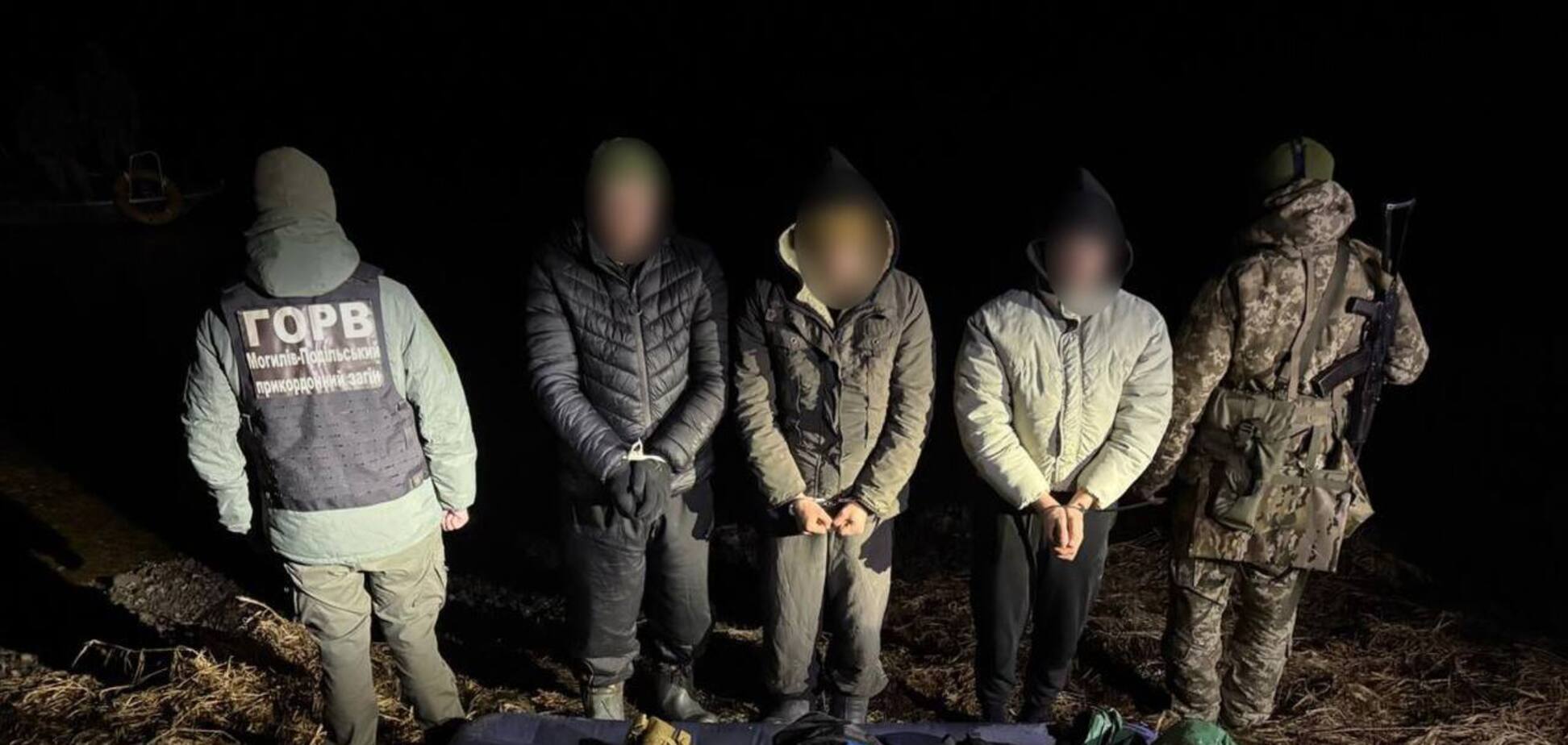 Один спасательный жилет на троих: пограничники разоблачили группу мужчин, которые хотели пересечь госграницу через Днестр. Фото