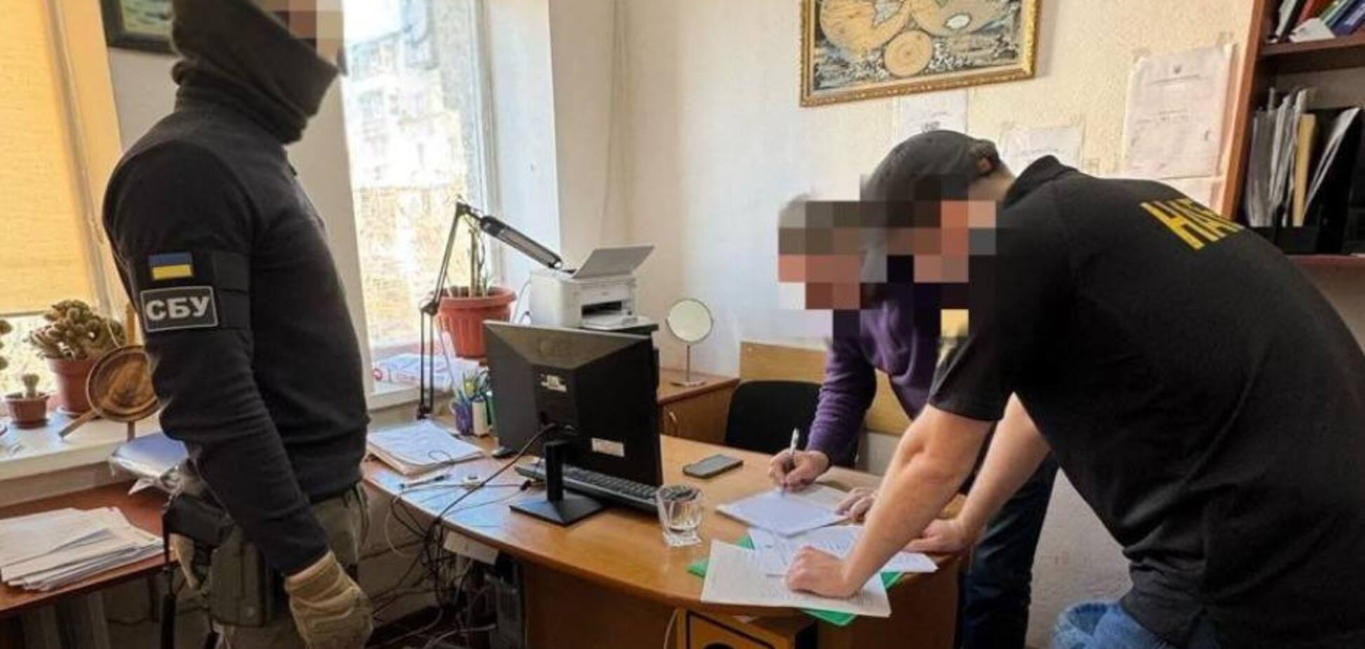 Судьи и адвокаты за 3500 помогали уклонистам выезжать из Украины