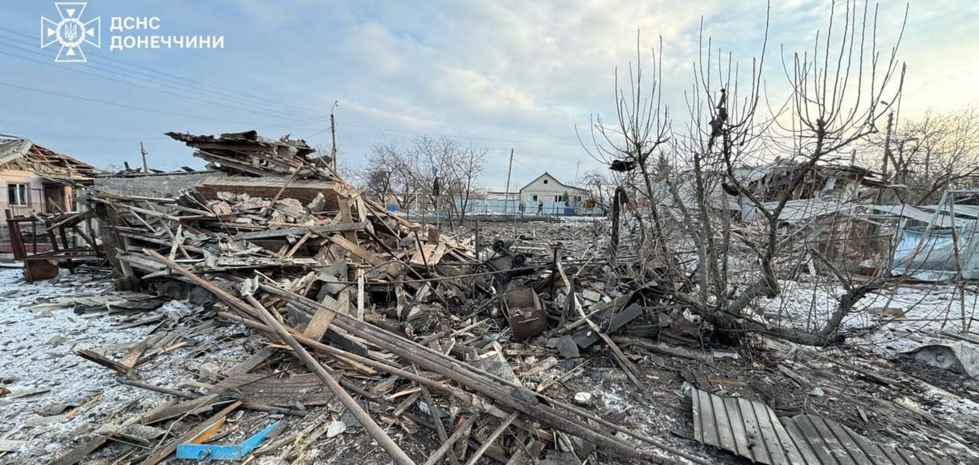 Россия ударила по частному сектору Николаевки Донецкой области: погиб мужчина, много поврежденных домов. Фото