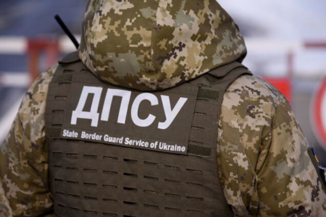 Спрятался под одеялом: украинец пытался добраться до Польши в спальном отсеке авто, но план провалился. Видео