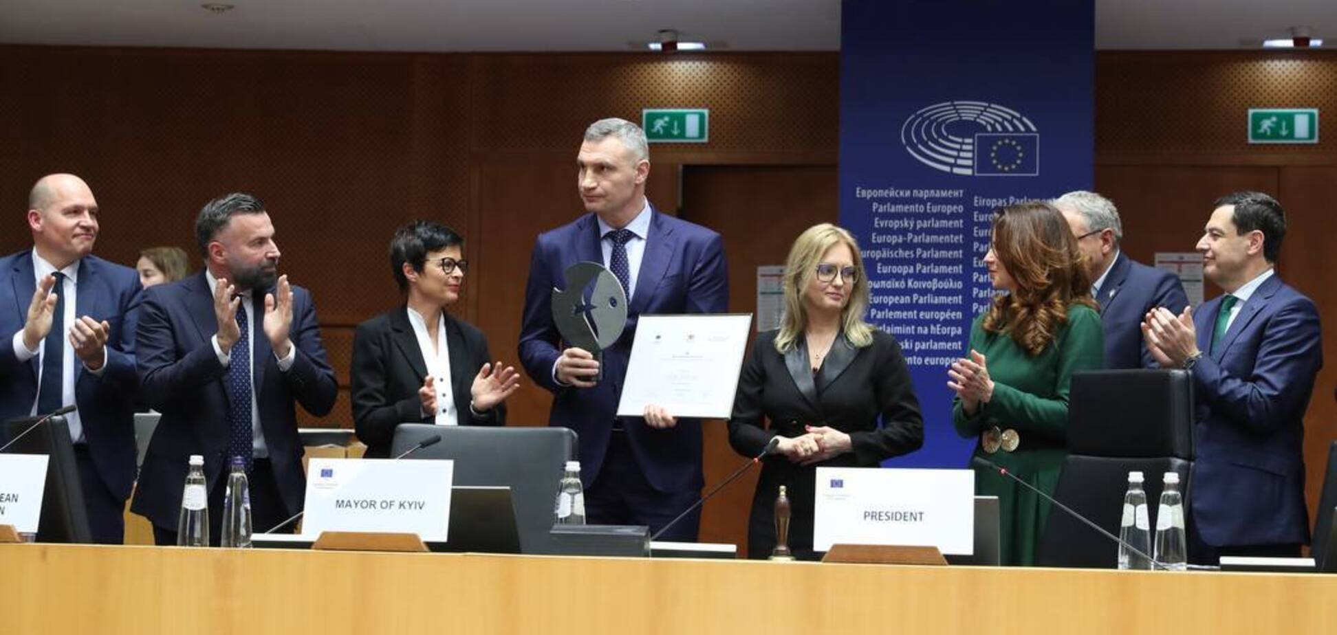 Признание приверженности ценностям свободы, демократии и героизма украинского народа: Кличко в Брюсселе получил премию Адамовича