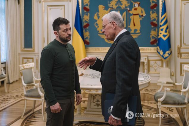 Переговоры продолжались 'всю ночь': в Axios узнали подробности 'улучшенного' соглашения о полезных ископаемых между Украиной и США