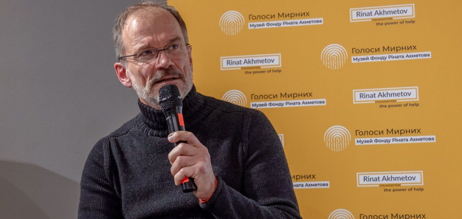 'Язык человечности – универсальный': автор книги 'Молчаливые герои' Гидо Хайсиг дал интервью музею 'Голоса мирных' Фонда Рината Ахметова