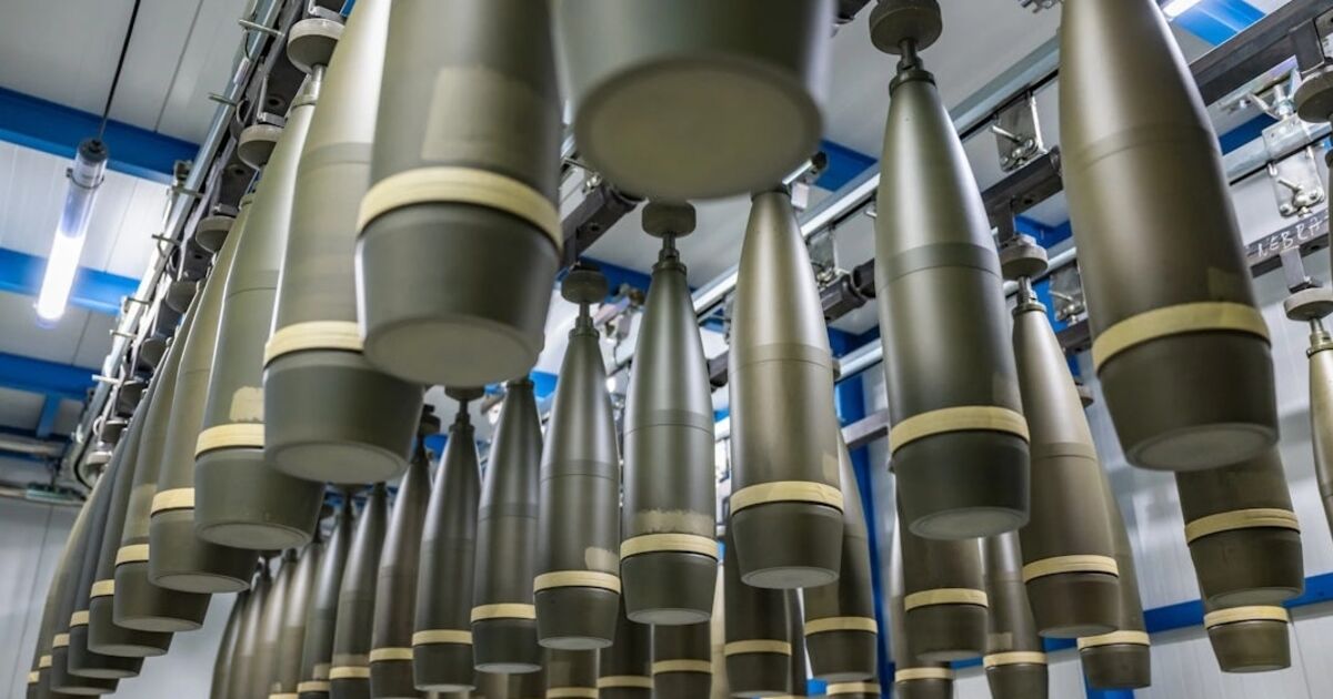 Сэкономили миллиарды: в Минобороны заказали рекордное количество дальнобойных артснарядов для фронта