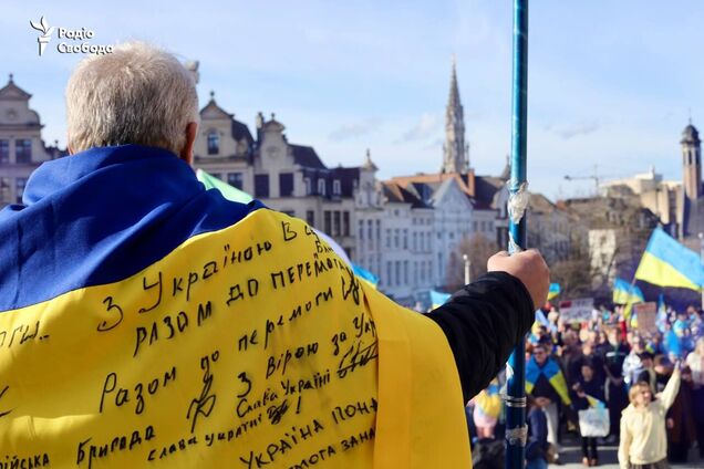 В Праге и Брюсселе тысячи человек приняли участие в митингах в поддержку Украины. Фото