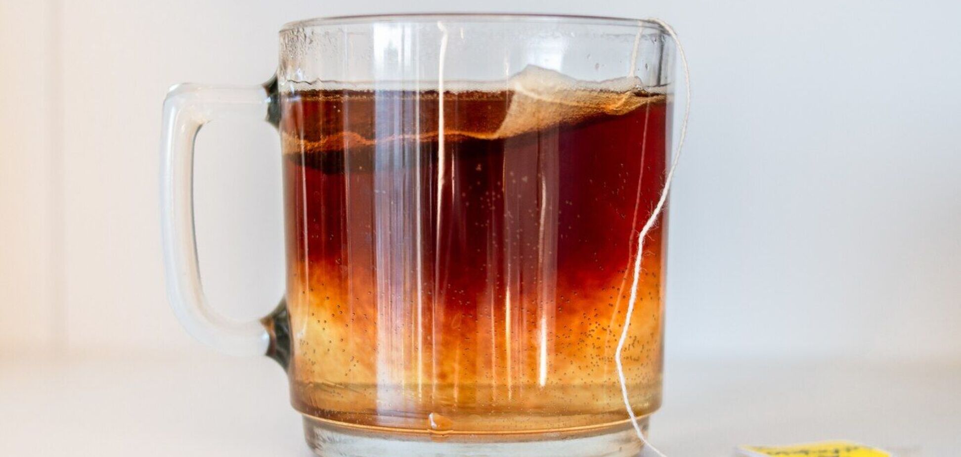 Сколько времени нужно держать чайный пакетик в чашке: вы часто делаете это неправильно