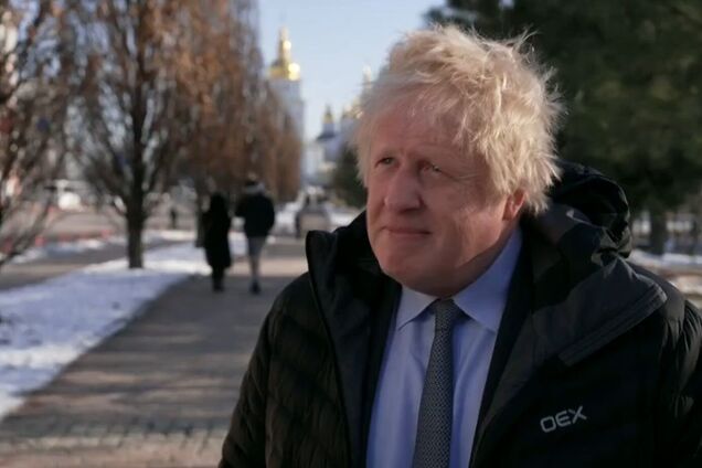 'Пишаюся тим, що перебуваю тут': Борис Джонсон прибув до Києва у третю річницю повномасштабного вторгнення РФ. Відео