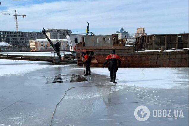 У Києві на Подолі у Дніпро провалився та потонув чоловік. Подробиці трагедії та фото