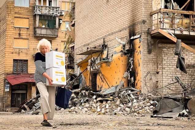 Історії незламності: музей 'Голоси мирних' Фонду Ріната Ахметова представив колекцію до третіх роковин війни