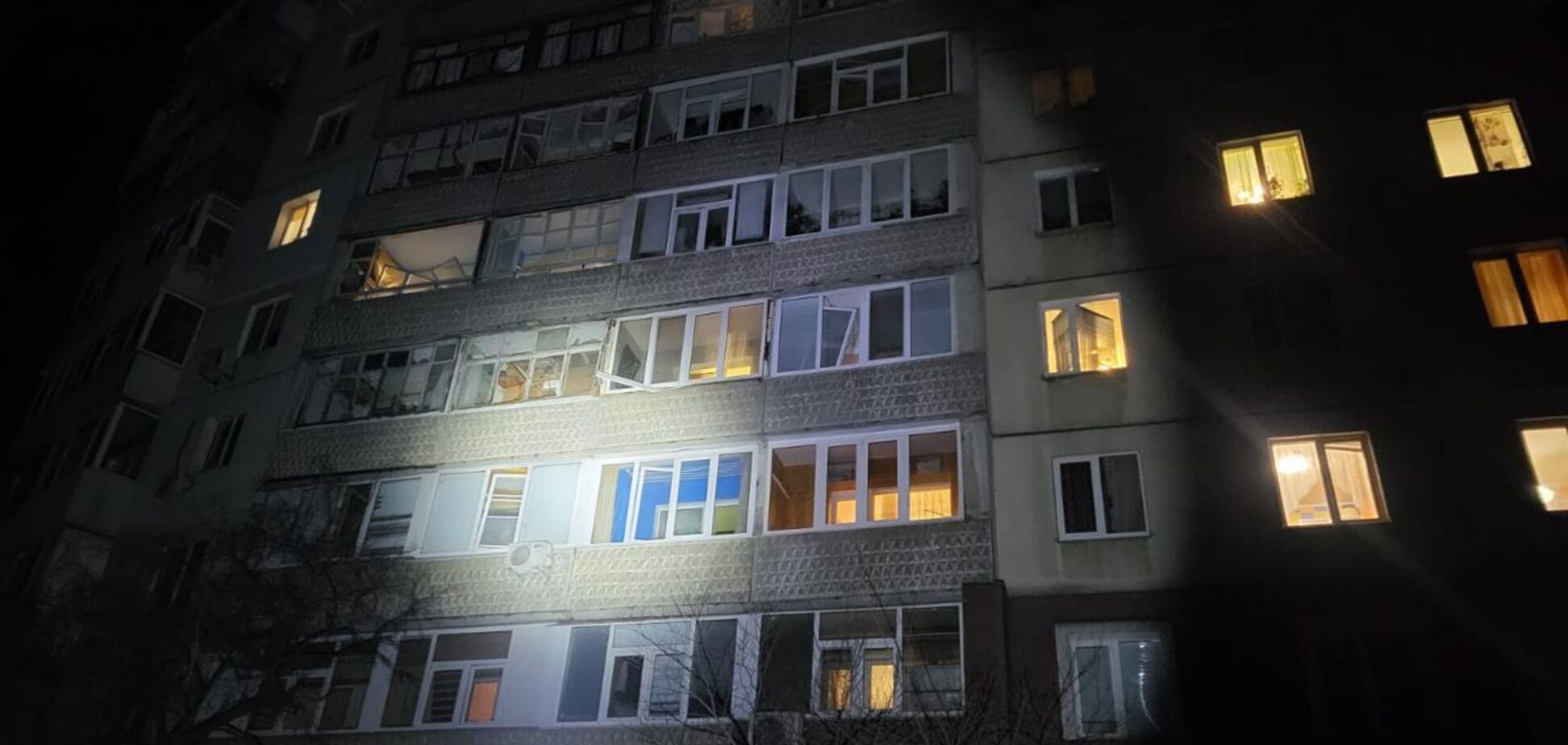 У Сумах унаслідок ворожої атаки пошкоджено житлові будинки: є постраждалі. Фото і відео