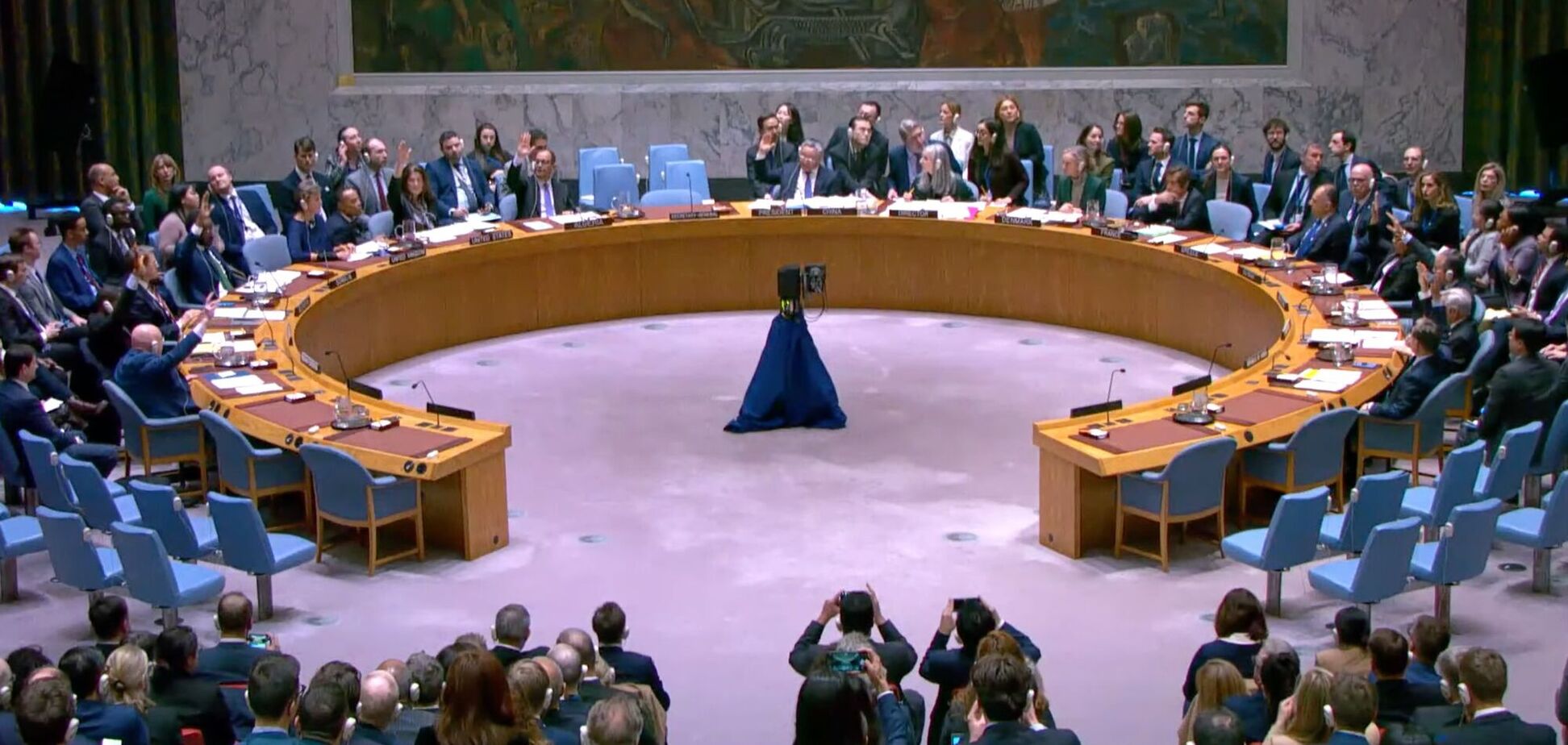 Совбез ООН принял американскую резолюцию по 'миру в Украине': правки относительно России не учли