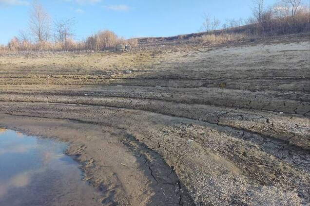 Возле Мариуполя зафиксировали критическое обмеление водохранилища. Фото